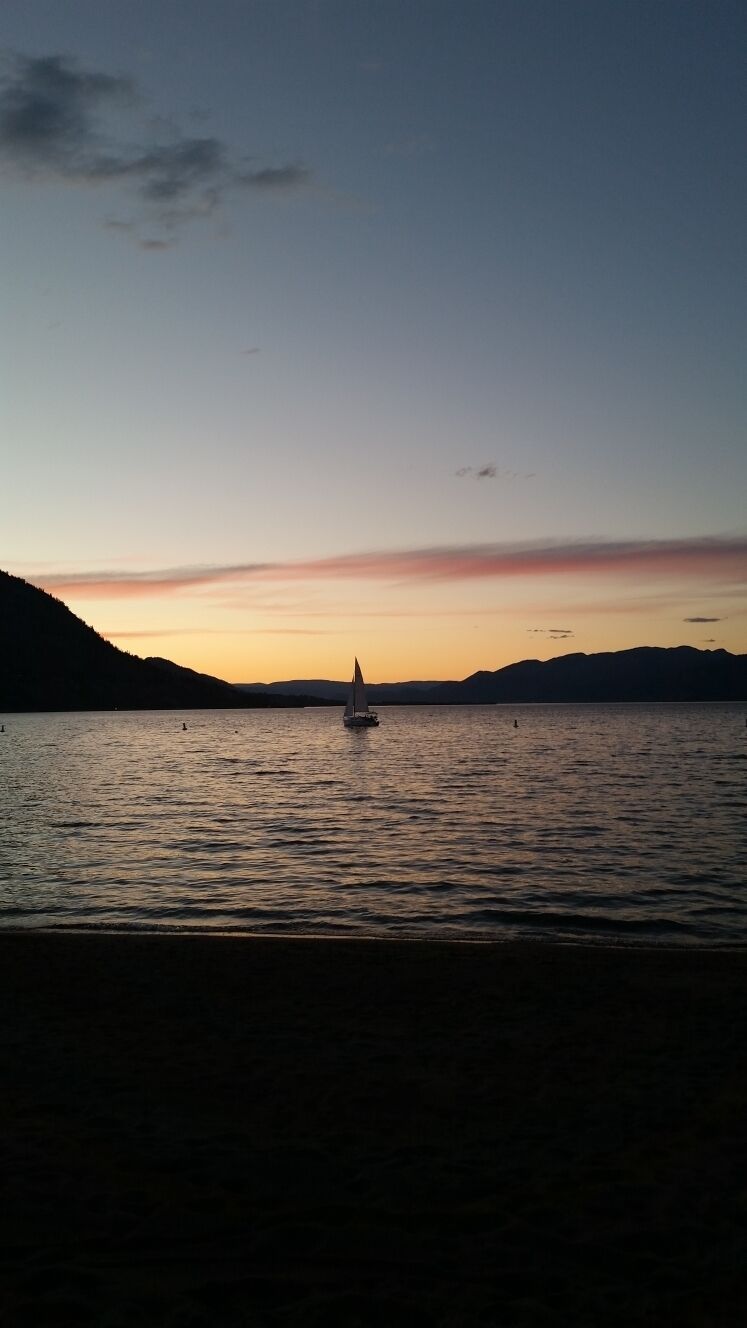 Summer Night Sunset over Okanagan Lake in Penticton ⛵

#lifeatexpedia #summer #sunset #sailboat 
