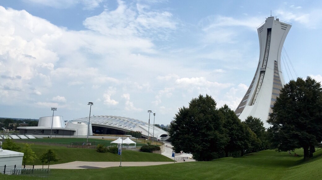 From left to right: The Planetarium, le Biôdome et la Tour du Stade Olympique de Montréal. View from Stade Saputo.