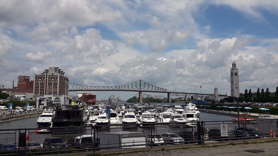 Hermoso puerto de la ciudad de Montreal