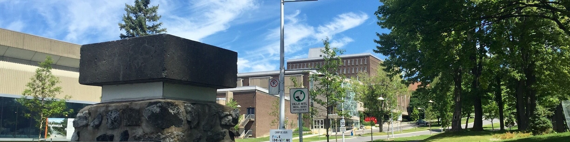 Université de Montréal, entrée Decelles 📚📘📖📝