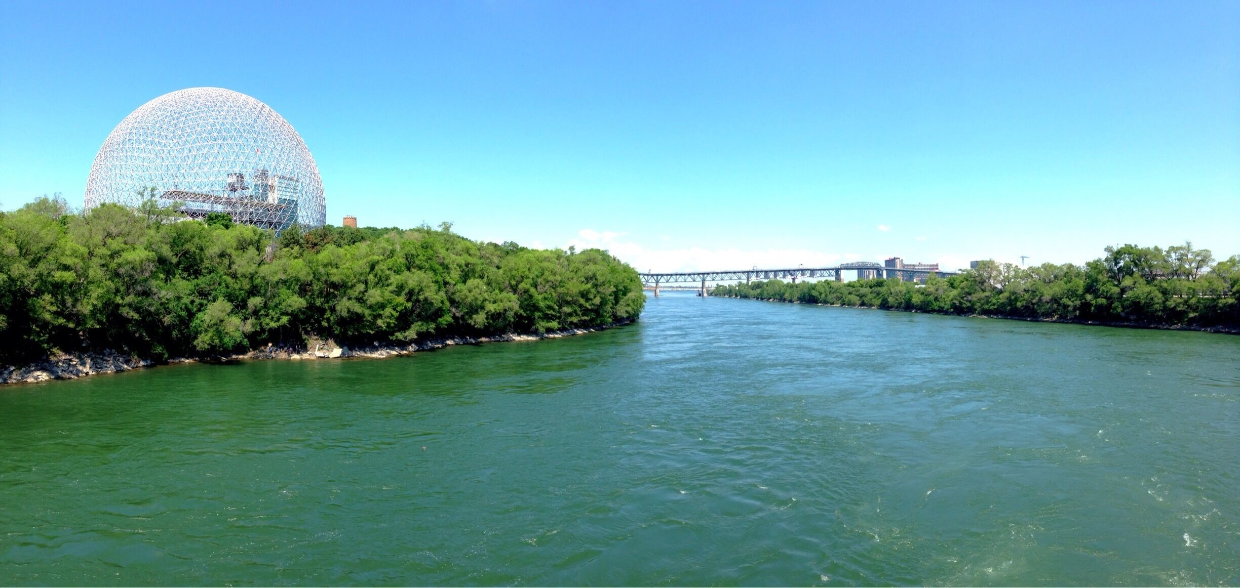 On the bridge between the two isles. Had to do some risky maneuvering to get this photo. 😅