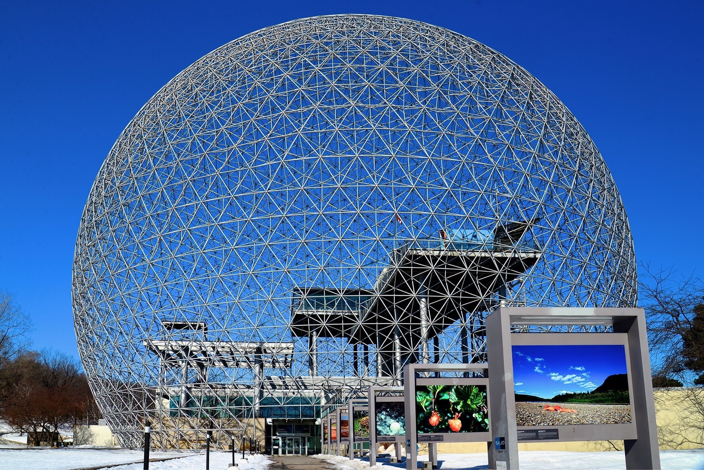 Montreal Biosphere (Biosphère de Montréal) is a museum dedicated to the environment. It is located at Parc Jean-Drapeau, on Saint Helen's Island in the former pavilion of the United States for the 1967 World Fair, Expo 67. (Wikipedia)
#Canada #Quebec #Montreal #architecture #Expo #NorthAmerica #blue #winter #biosphere #TroveOnTuesday #dome