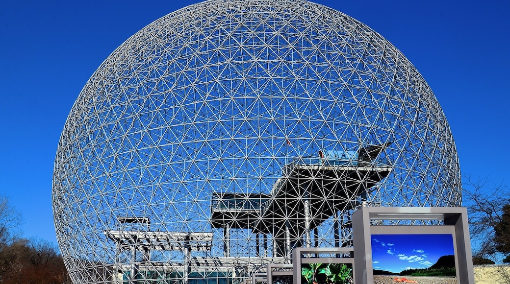 Montreal Biosphere (Biosphère de Montréal) is a museum dedicated to the environment. It is located at Parc Jean-Drapeau, on Saint Helen's Island in the former pavilion of the United States for the 1967 World Fair, Expo 67. (Wikipedia)
#Canada #Quebec #Montreal #architecture #Expo #NorthAmerica #blue #winter #biosphere #TroveOnTuesday #dome