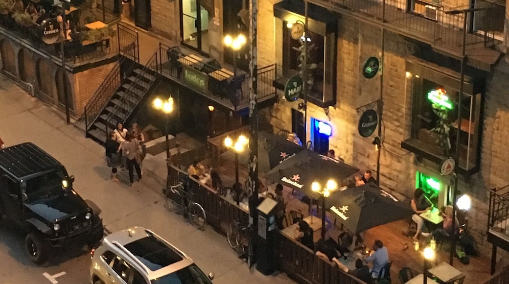 Rue Crescent bars, Montreal.