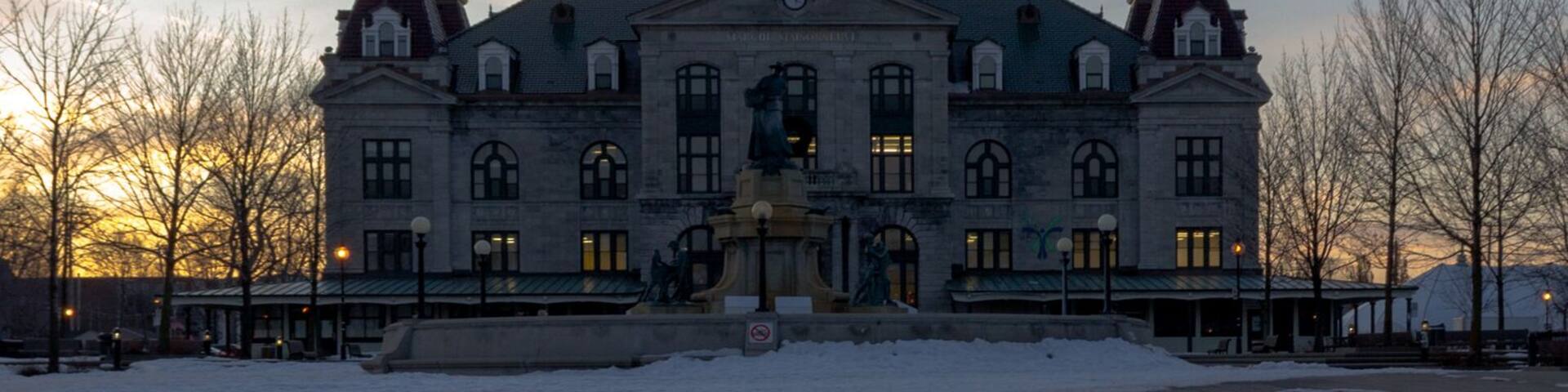 Spring is coming. The snow is melting and leaving time for reflections on the winter just gone.
Marché Maissonneuve in the Hochelaga area of Montreal. A lovely building with a fantastic public market next to it.
#BvSSpring