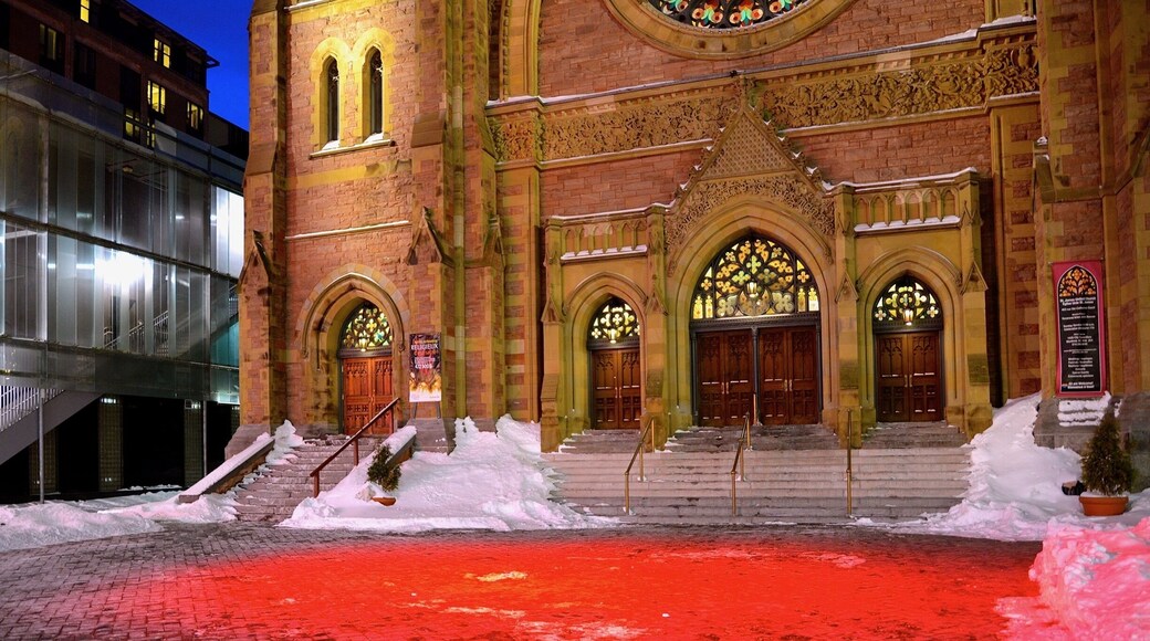 #Red light show in front of St. James United Church, Downtown Montréal.
#Canada #Quebec #Montreal #church #NorthAmerica #lightshow #architecture