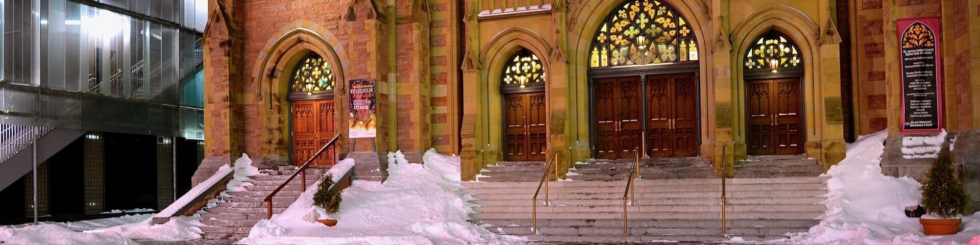 #Red light show in front of St. James United Church, Downtown Montréal.
#Canada #Quebec #Montreal #church #NorthAmerica #lightshow #architecture