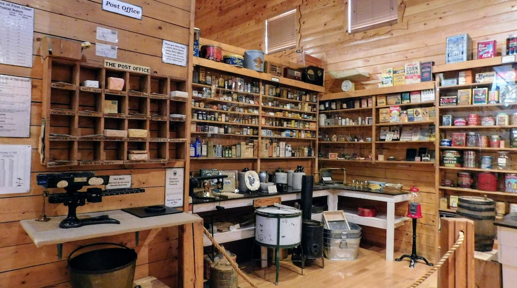 A cute little museum, not far from the Super 8 or Boston Pizza. We ordered our food and visited the museum waiting for out food to be done.