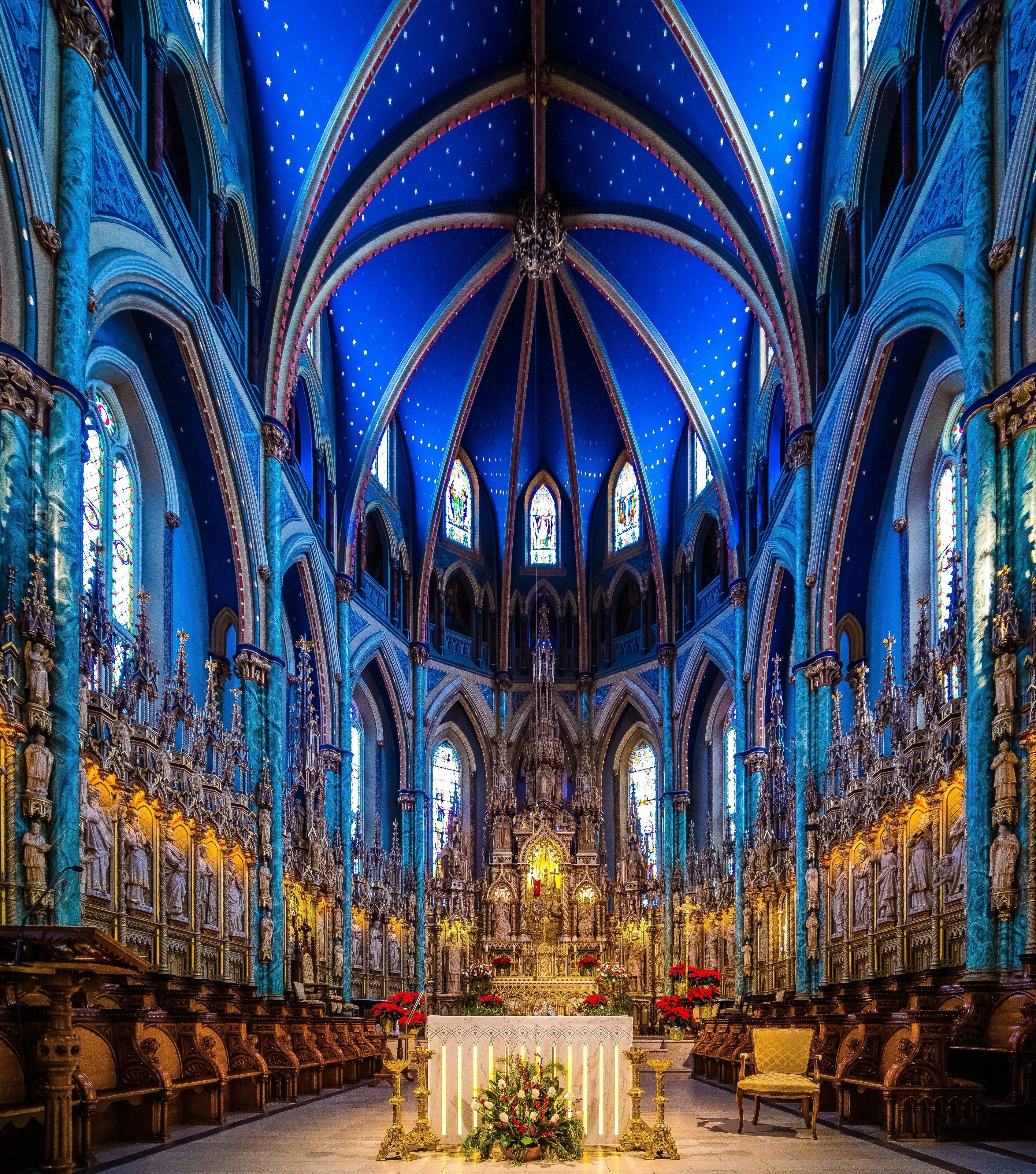 Notre-Dame Cathedral Basilica,
the largest and oldest church in Ottawa. Its construction started in 1841 according to a neo-classical plan by Antoine Robillard and Father John Francis Cannon. In 1844, after the lower section was finished, Father Pierre-Adrien Telmon, sent from France to finish the construction, decided to redesign the Church into a neo-gothic structure, finished in 1865. The interior decorations were designed by Georges Buillon and put in place between 1876 and 1885.