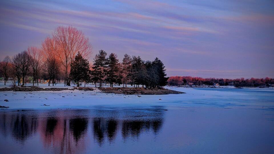 Wonderful winter sunset as the light hit the tree tops....Alpine glow of a dead tree:-)