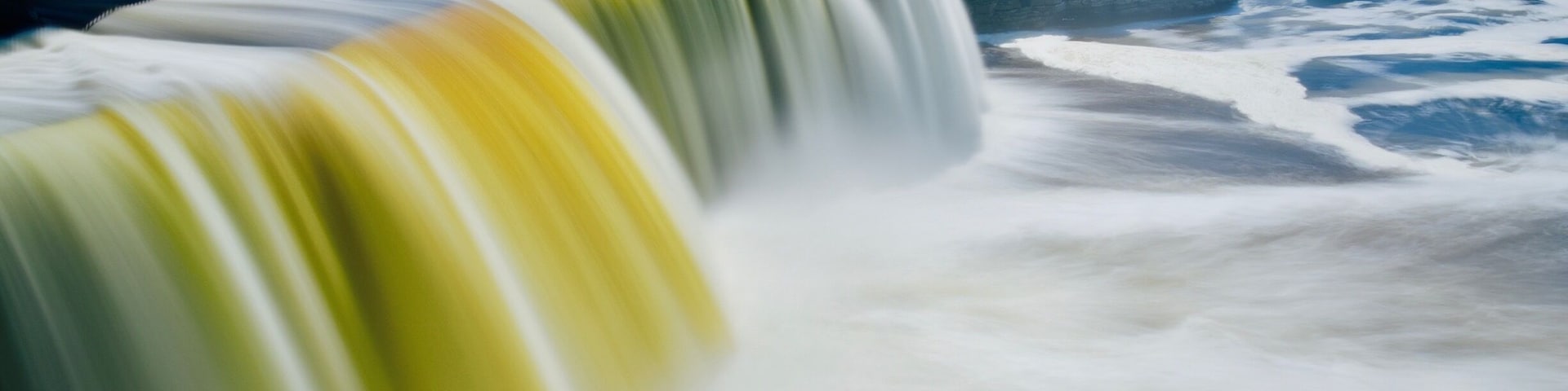 The impressive view of the twin waterfalls- Rideau Falls, are divided by Green Island and near the Governor General's House.
#Ontario #Canada #Ottawa #Outdoor #River #Waterfalls #Summer #Waterscape #waterfall #NorthAmerica