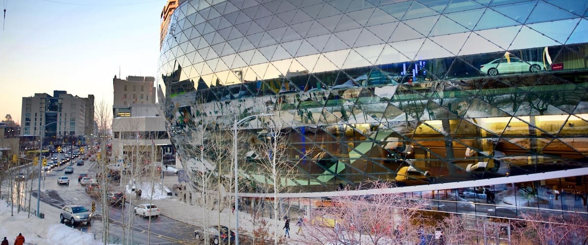 Stunning Shaw Centre (Former Ottawa Convention Centre), Ottawa, Canada.
#Ontario #Canada #Ottawa #Outdoor #Street #Architecture #NorthAmerica #winter