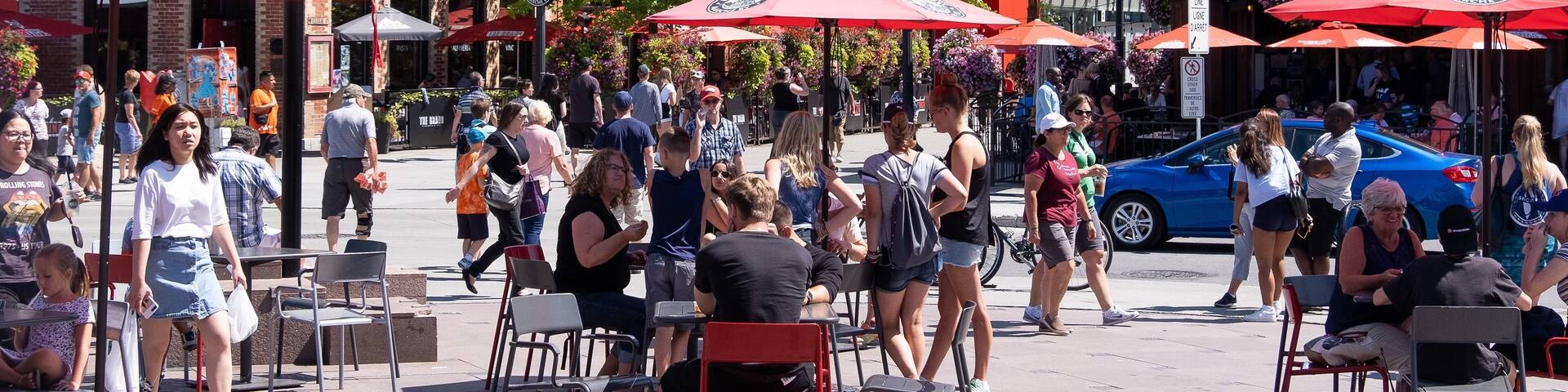 Enjoying the relaxed atmosphere of downtown Ottawa in Canada. With its varied selection of shops, restaurants and street artists it’s a great place to be.