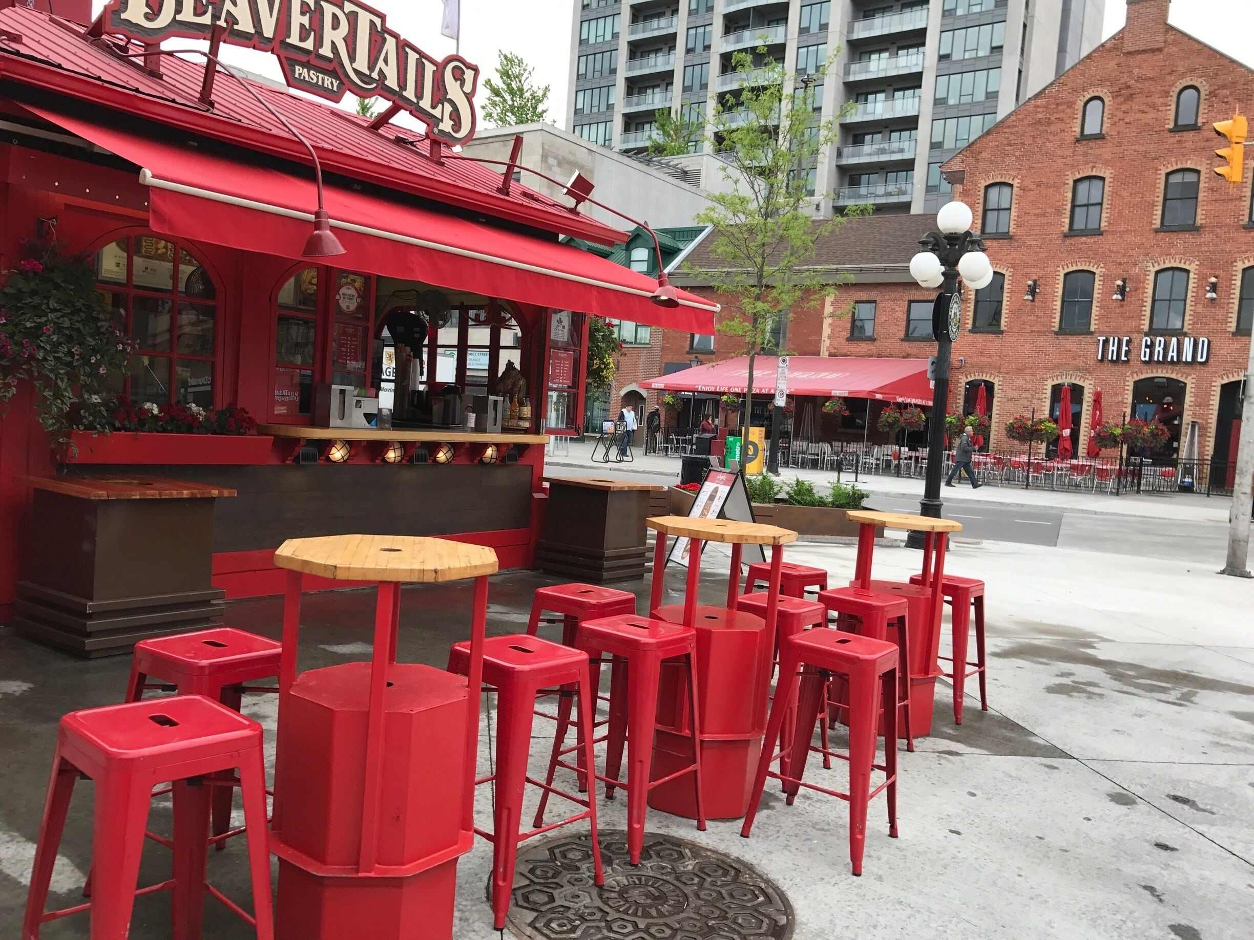 Byward Market is a center of activity in town. Farmers market, resto, cafes, and this corner with the famous beavertails