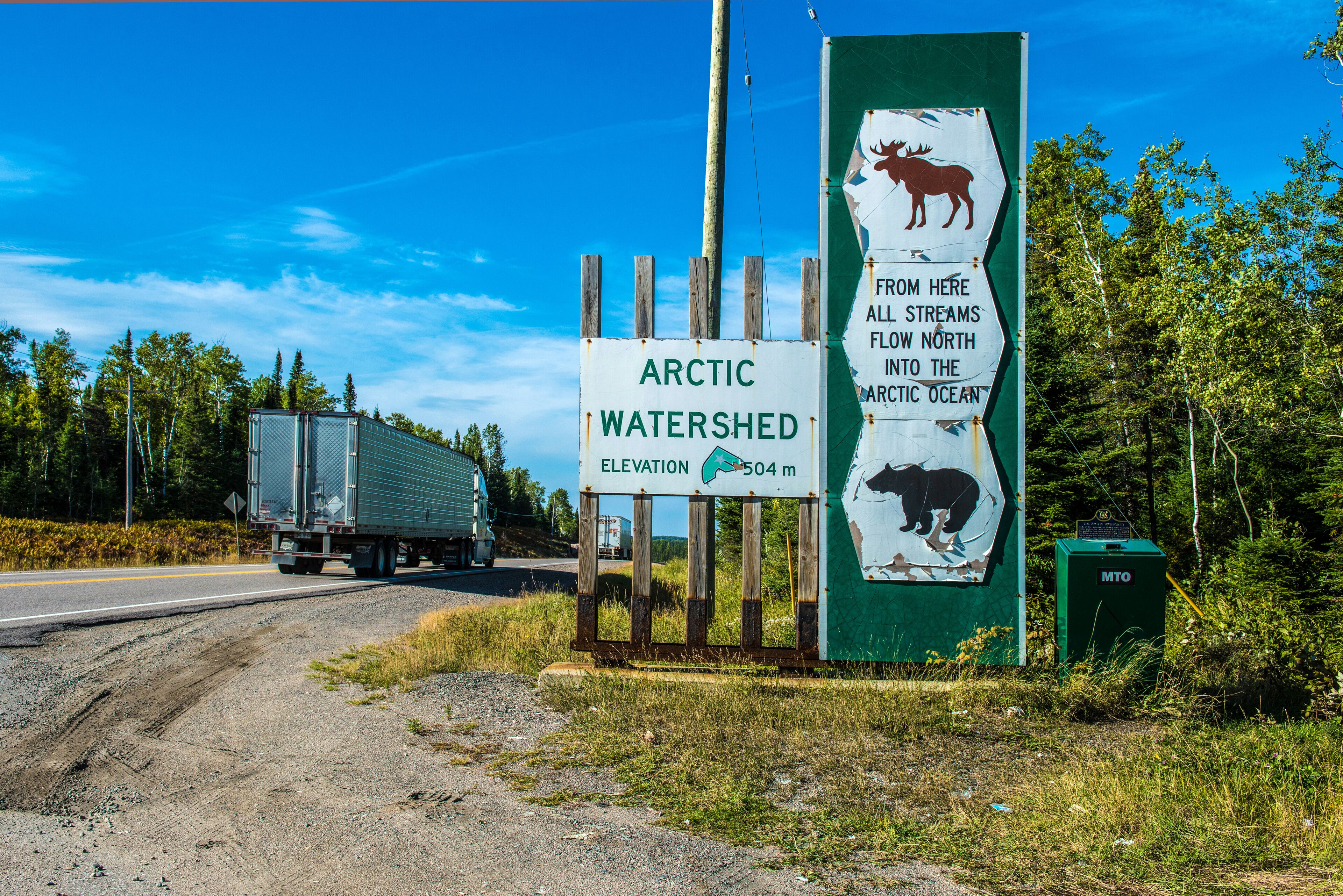 Arktische Wasserscheide am Hwy 101 in Ontario