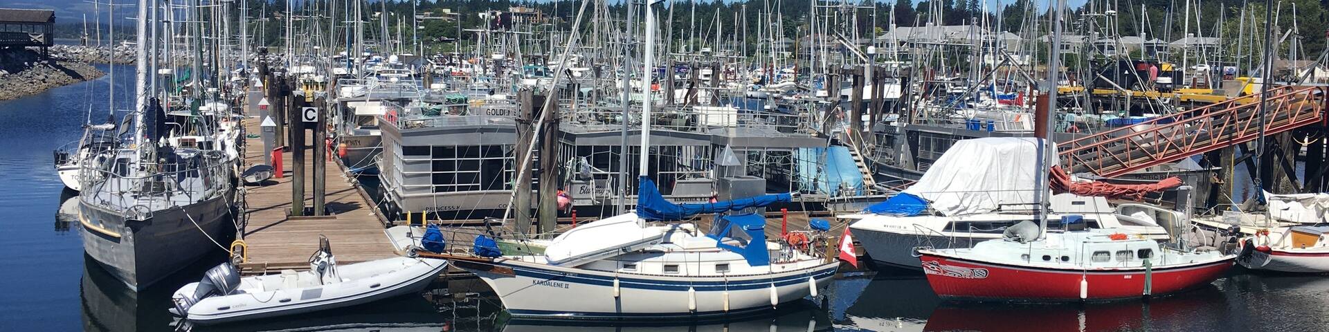 The pleasure craft harbour at Comox. Comox is a lovely town of about 15,000 people on the southern coast of the Comox Peninsula in the Georgia Strait on the eastern coast of Vancouver Island, British Columbia. The town has become a popular tourist attraction due to its good fishing, local wildlife, year-round golf and proximity to the Mount Washington ski area, the Forbidden Plateau, and Strathcona Provincial Park.