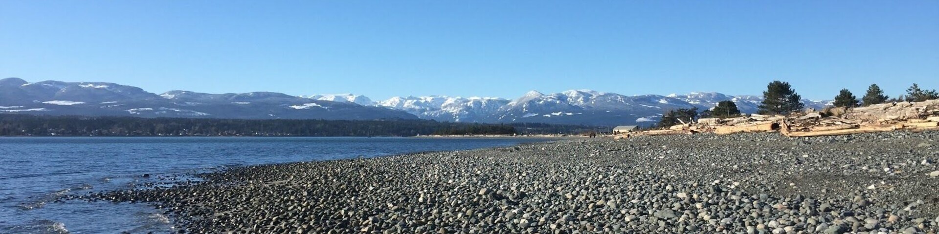#WinterWonders
It was stunning winter morning for a walk along the spit with the snow capped peaks of the Vancouver Island Range in the background!