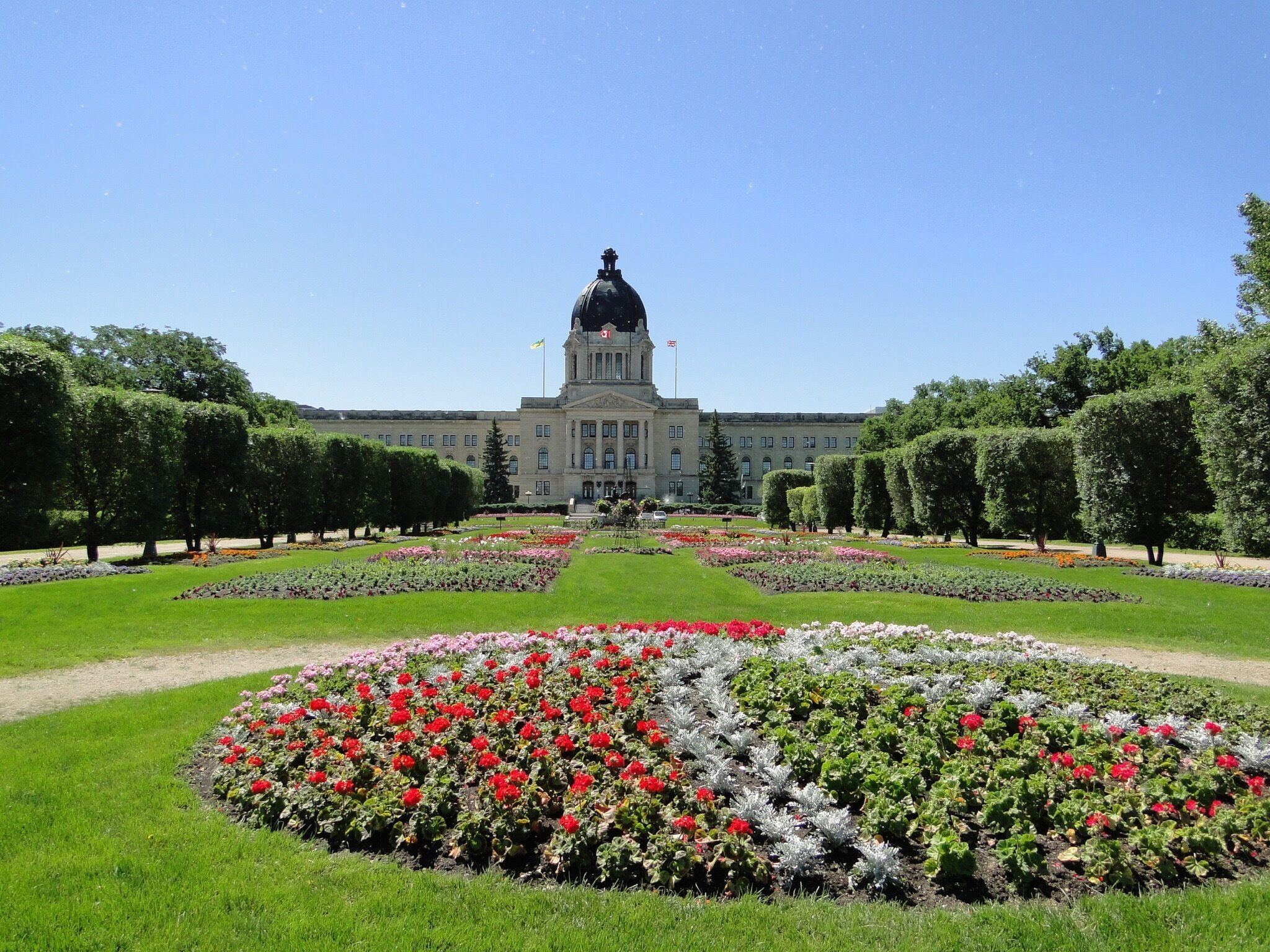 Cross country trip across Canada from Edmonton to Winnipeg managed to stop by Regina for a quick photo opportunity of the Legislative building.