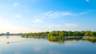 Regina which includes a lake or waterhole and kayaking or canoeing