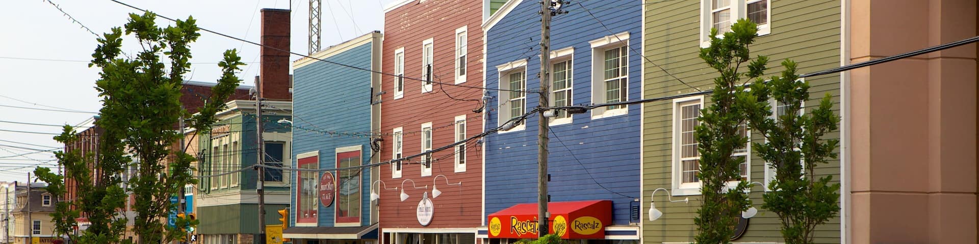 Sydney which includes street scenes