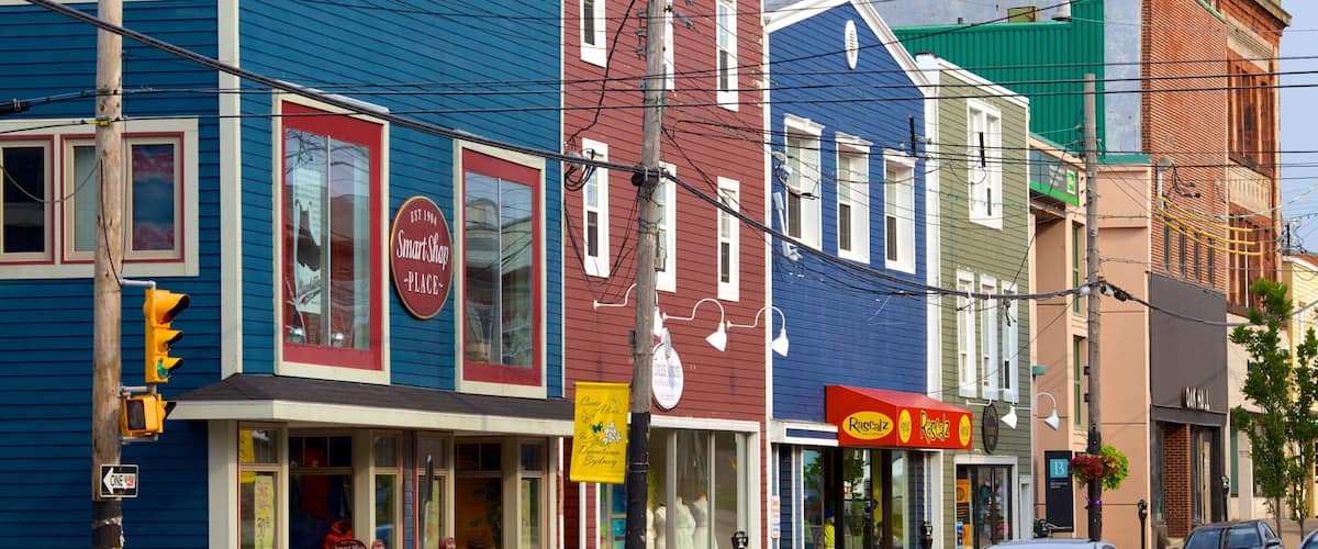A street lined with colorful buildings, including a Smart Shop and a restaurant named Rascaz.