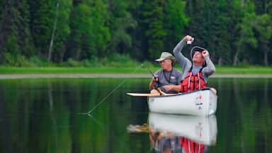 Boy Scouts canoeing on the Bowron Lakes circuit. Bowron Lakes Provincial Park. Quesnel, British Columbia