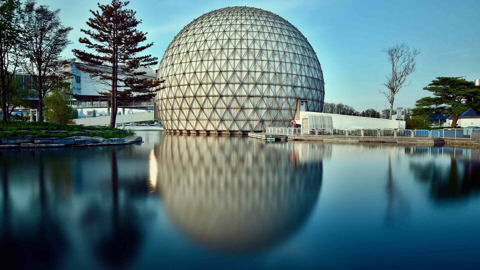 Ontario Place is just steps away from Downtown Toronto. It was once an entertainment and exhibition complex located on 3 Islands, Including the iconic Cinesphere - build in 1971, the world's first permanent IMAX theatre, water park and marina now turn to a brand new waterfront park - Trillium Park, Toronto’s new landmark park, and is 7.5 acres of public green space on a spectacular part of Toronto's waterfront.
#Canada #Ontario #Toronto #themepark #architecture #reflection #NorthAmerica #waterfront #dome #Hometown #Cinesphere #OntarioPlace #perspective