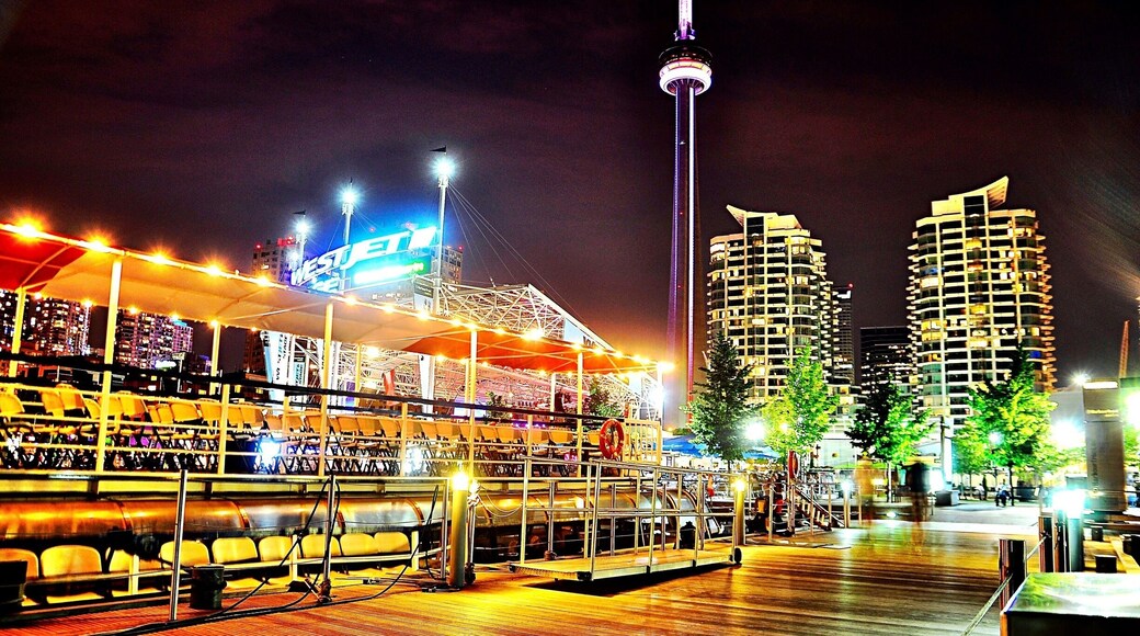 Mid Summer night at the local favourite spot - Harbourfront of Toronto, Canada.
#Canada #Toronto #Harbourfront #pier #night #CNTower #nightscape