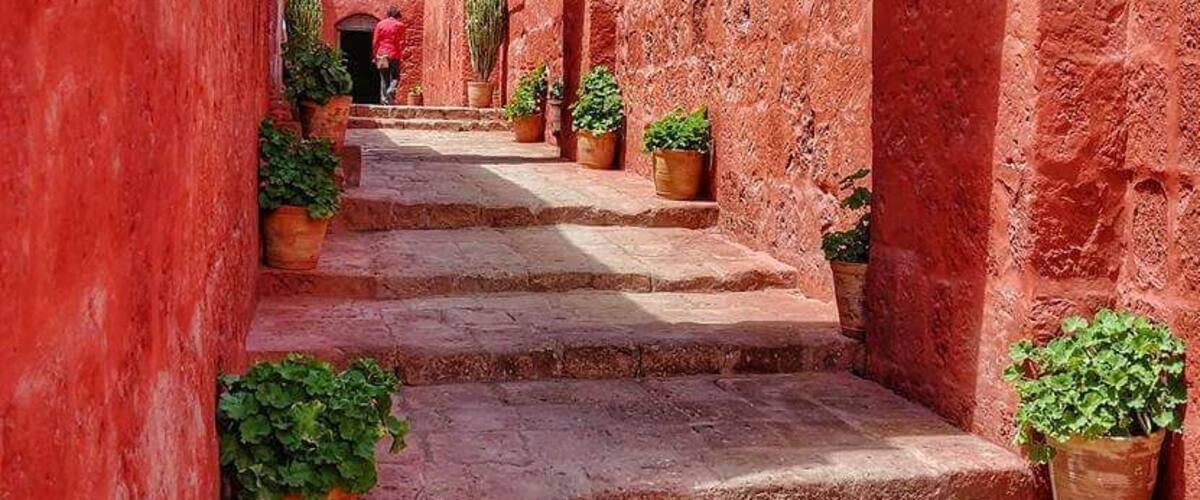 Santa Catalina Monastery, Arequipa. Peru.
#instone #peru #arequipa #ancient #monastery #red