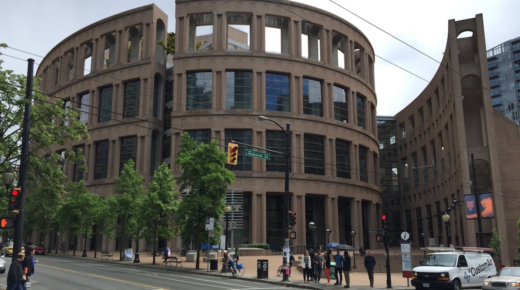 Vancouver's Public library... reminiscent of the coliseum.