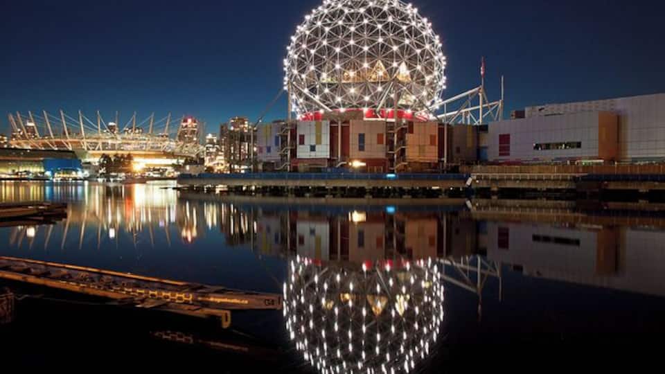Telus World of Science is a very picturesque landmark in Vancouver along False Creek. Inside is a science center good for taking kids and an IMAX theater.
#vancouver #scienceworld #KidsFun #Reflections #BVSBlue