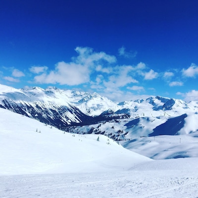 Definition of paradise. White on blue till the end. ⛷