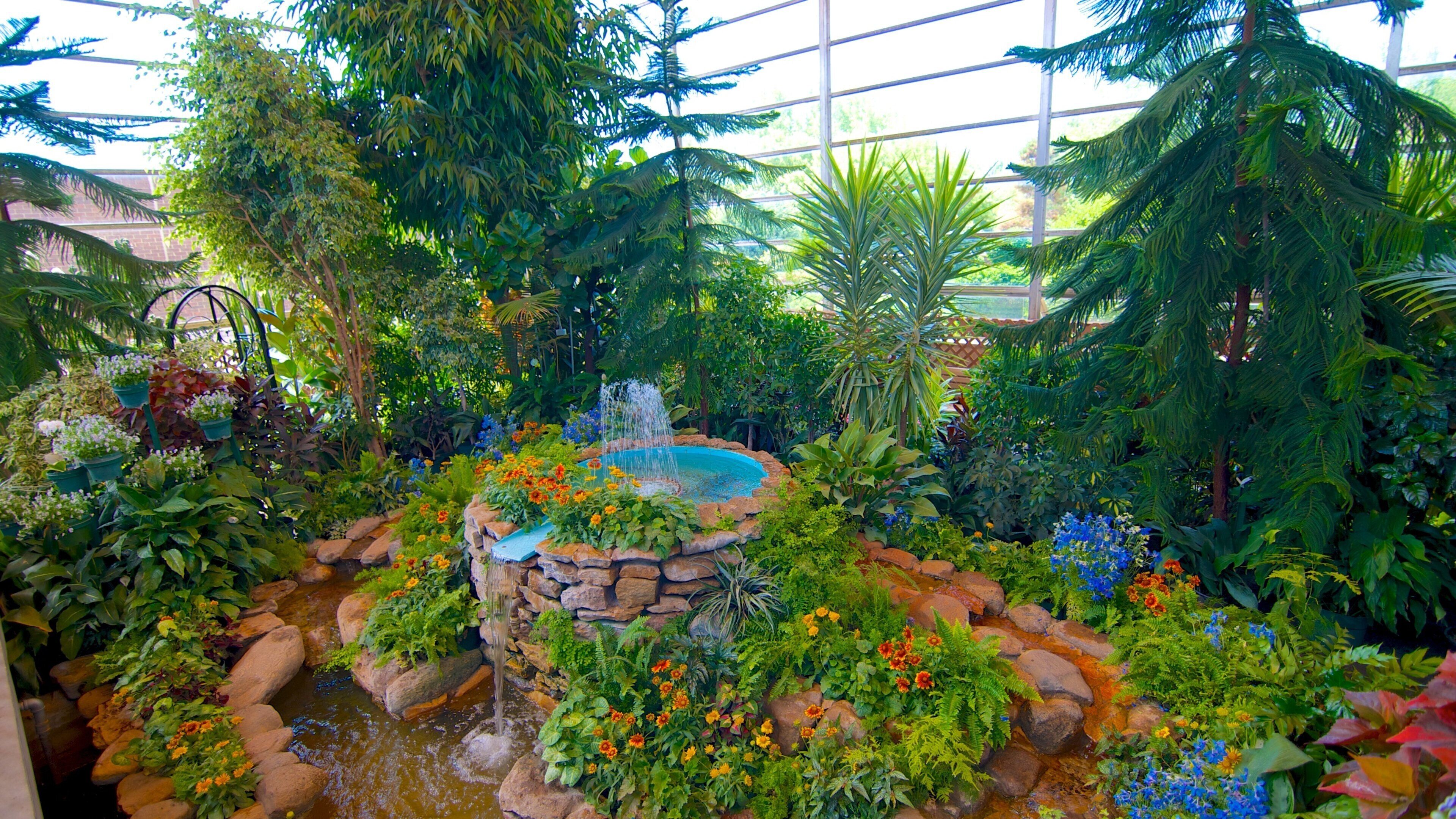 Phòng triển lãm Nghệ thuật Mendel trong đó bao gồm hoa, nghệ thuật và công viên