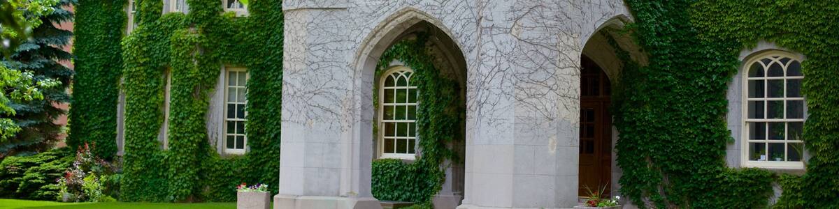 London featuring heritage architecture and an administrative buidling