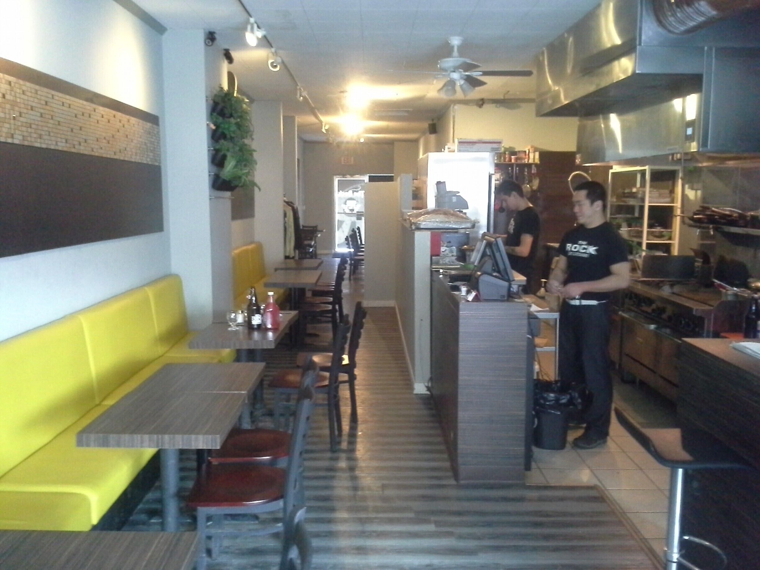 Don't let the biker-hangout look from the outside scare you off - this place is cozy and friendly on the inside. In addition to the burgers, you can choose from pastas, salads and soups for lunch. In the evenings, they add more elaborate dishes like braised lamb shank, roasted duck breast and seared salmon.