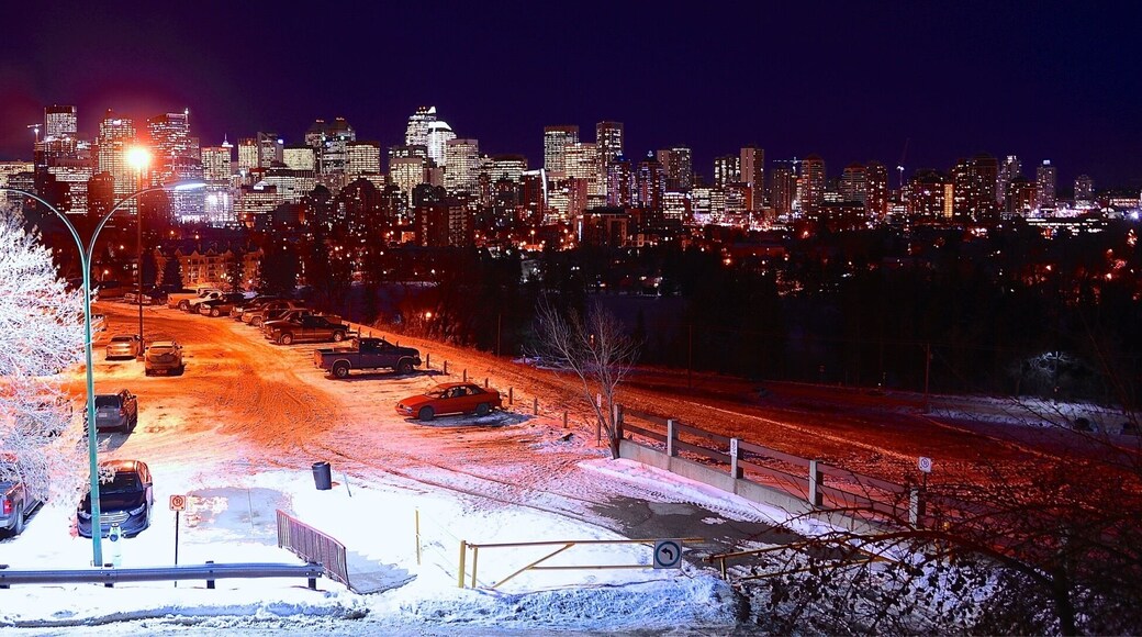“Cowtown” The city of Calgary in the winter of the mystic #red colour.
#Canada #Alberta #Calgary #winter #snow #NorthAmerica #cityscape #nightscape #AboveItAll #OnTheRoad