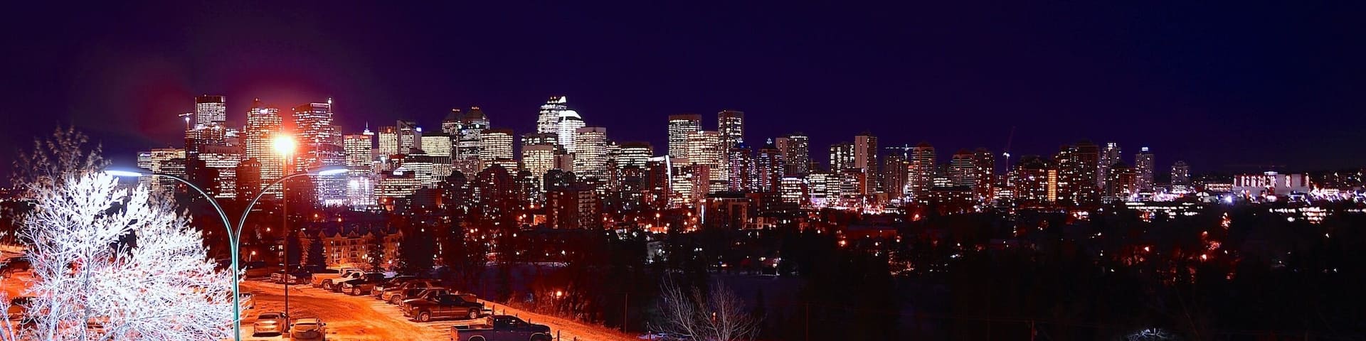 “Cowtown” The city of Calgary in the winter of the mystic #red colour.
#Canada #Alberta #Calgary #winter #snow #NorthAmerica #cityscape #nightscape #AboveItAll #OnTheRoad