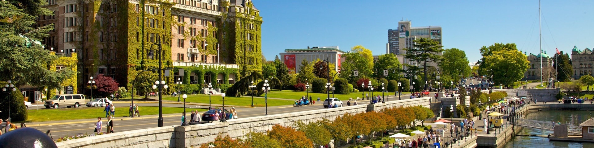 Inner Harbour showing heritage architecture and a bay or harbor