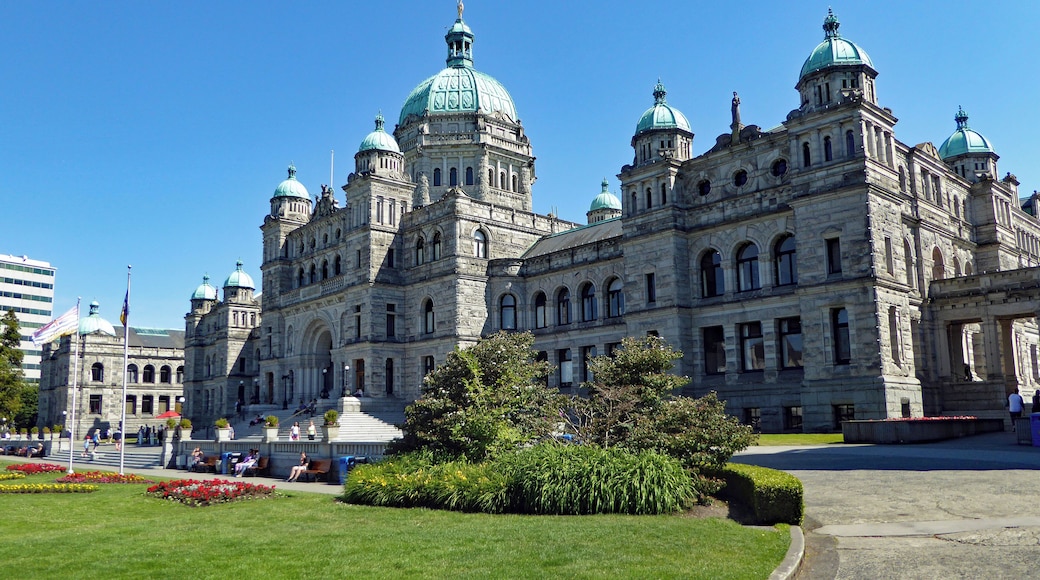The impressive Parliament building in Victoria dating from 1898. Situated facing the inner harbour and diagonally opposite the almost equally impressive and iconic Fairmont Empress Hotel.