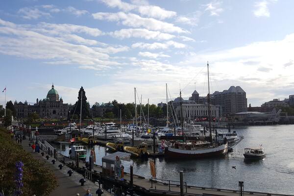 Nice walk along Wharf St. towards the government building.
-2019