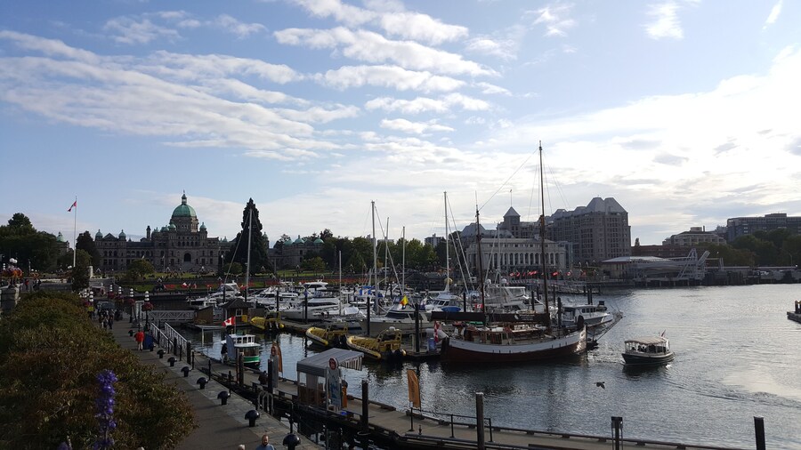 Nice walk along Wharf St. towards the government building.
-2019