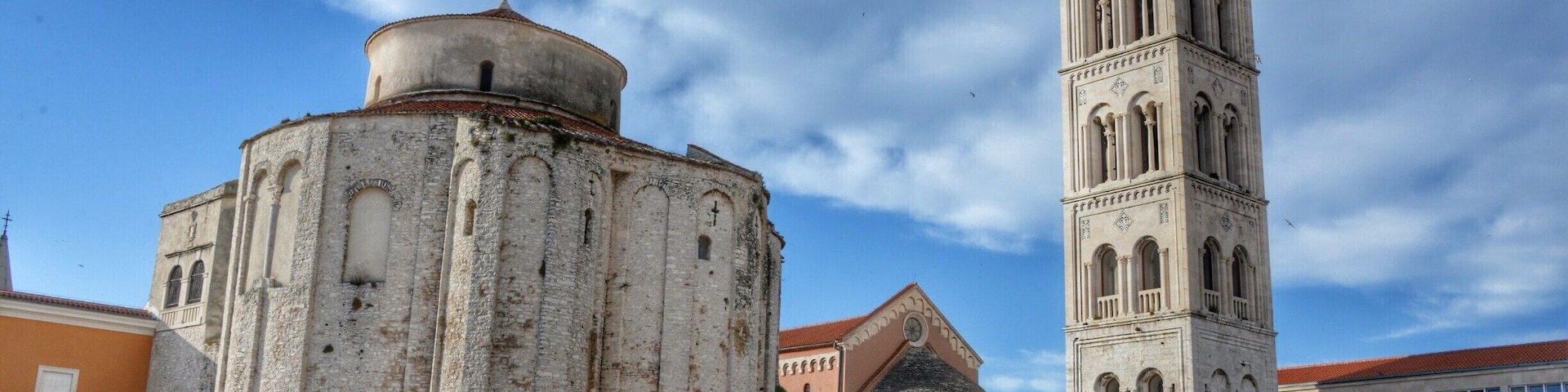 Cerkev Sv. Donata, verjetno največkrat fotografirana stavba v Zadru. Hja, fotogenična je ... :)
#Zadar #Croatia #Dalmatia #Balkan #RoadTrip #Church #Jadran #Sea