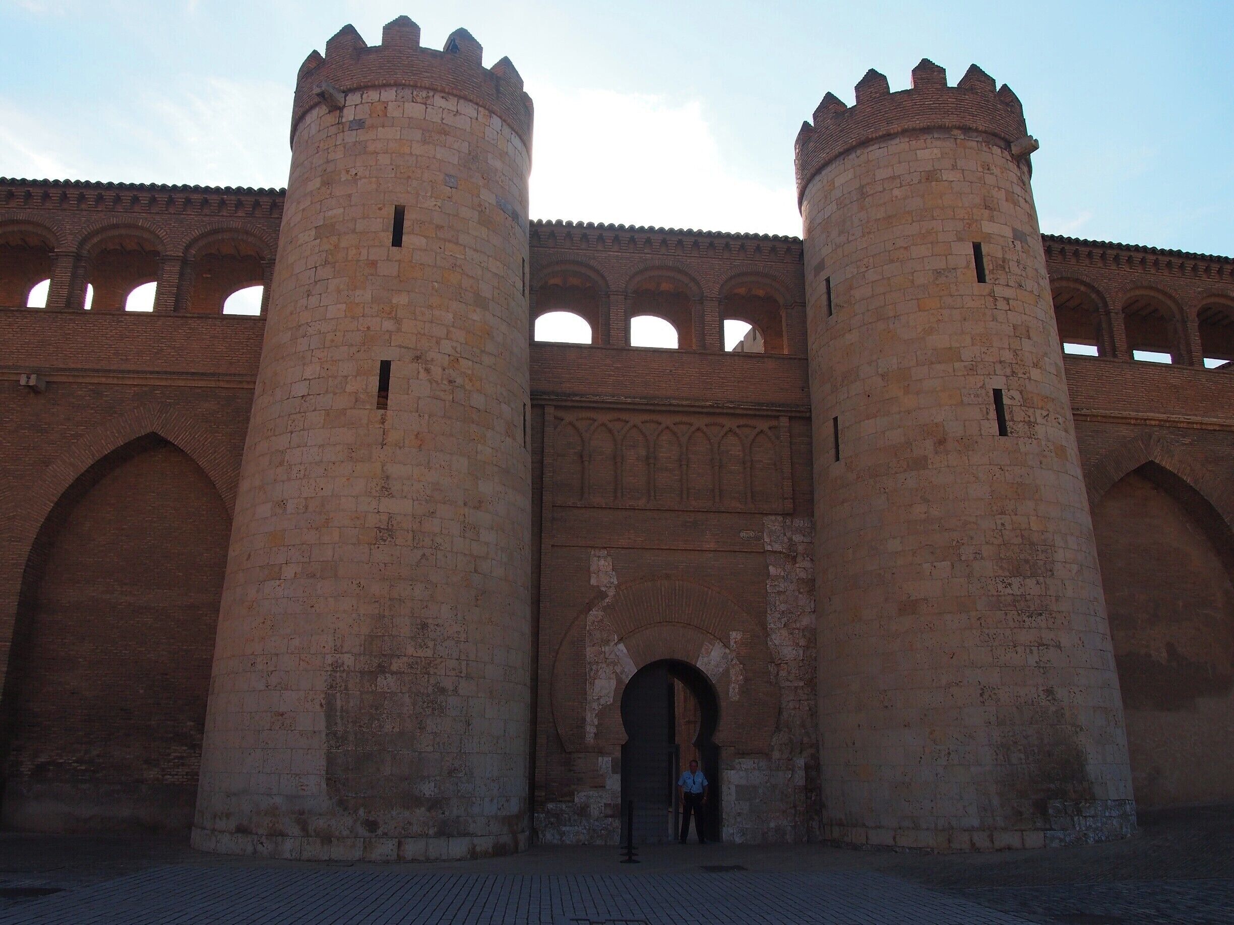 DAY 0 - ZARAGOZA 
#caminodesantiago  

The entrance gate of the Aljafería, the 11th century Palace of the Moorish Governors of the Taifa of Zaragoza, and independent Muslim State nominally under Umayyads' rule.