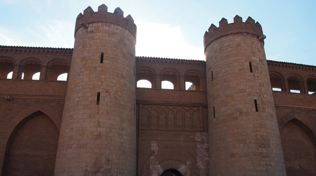 DAY 0 - ZARAGOZA
#caminodesantiago
The entrance gate of the Aljafería, the 11th century Palace of the Moorish Governors of the Taifa of Zaragoza, and independent Muslim State nominally under Umayyads' rule.