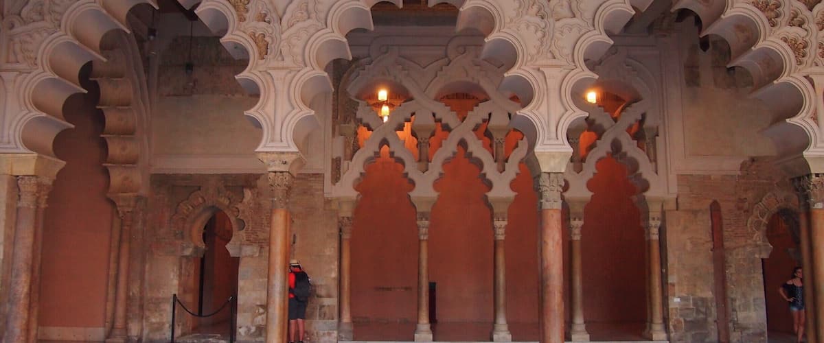 DAY 0 - ZARAGOZA
#caminodesantiago
The astonishingly intricate designs of the archs inside the 11th century Moorish Palace of the Aljafería.