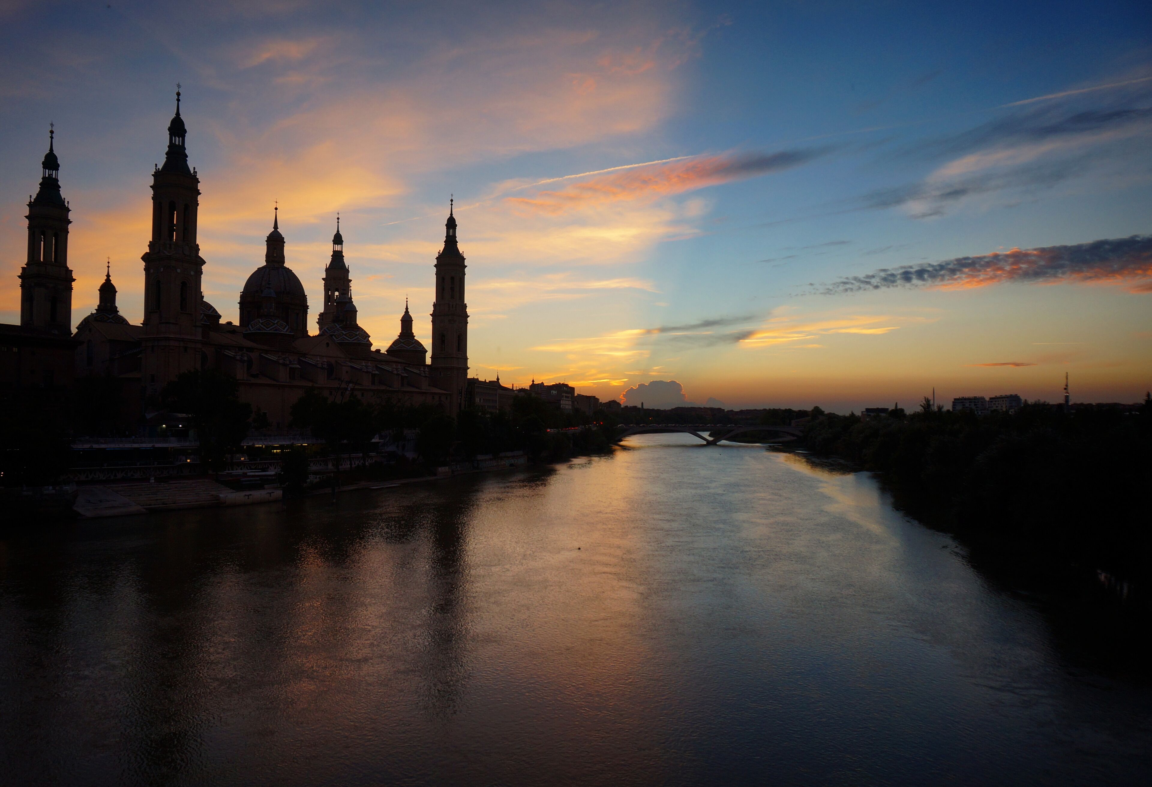 Zaragoza has some truly spectacular sunsets. The city is well worth a stop for a night or two if you're driving between Madrid and Barcelona.

#LifeAtExpedia #WeLoveOurMarkets #Zaragoza #Aragon #sunset #architecture #citybreak #Spain