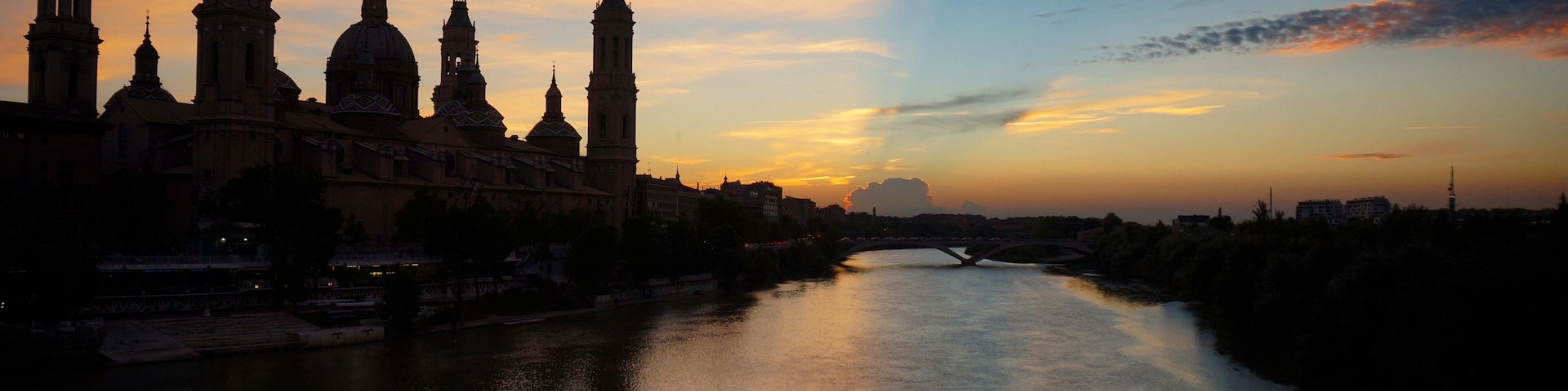 Zaragoza has some truly spectacular sunsets. The city is well worth a stop for a night or two if you're driving between Madrid and Barcelona.
#LifeAtExpedia #WeLoveOurMarkets #Zaragoza #Aragon #sunset #architecture #citybreak #Spain