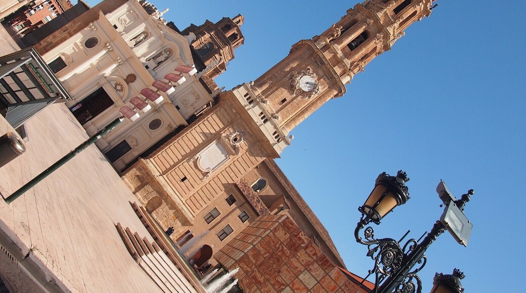 DAY 0 - ZARAGOZA
#caminodesantiago
Zaragoza's co-cathedral, the Cathedral of the Saviour (commonly known as La Seo).