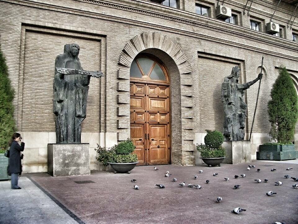 Zaragoza is one of the nicest cities in Spain to walk about. Had a really nice time the few days I was exploring this city on foot!

#architecture