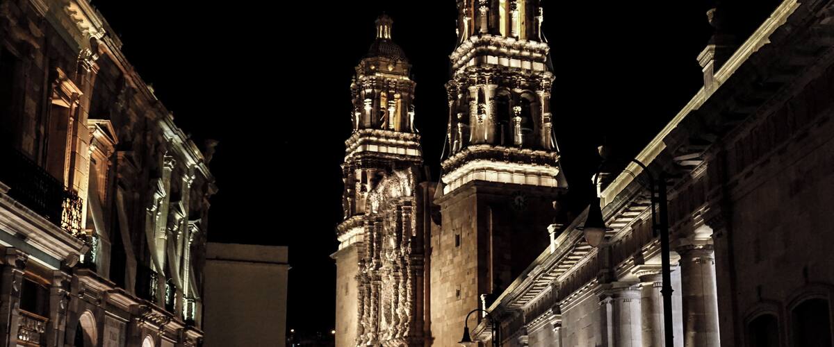 Deep inside Mexico's center, there's a little city called Zacatecas, which is part of the many cities of the country that are considered UNESCO heritage. Its downtown night lights truly make it a beautiful colonial city #ontheroad.